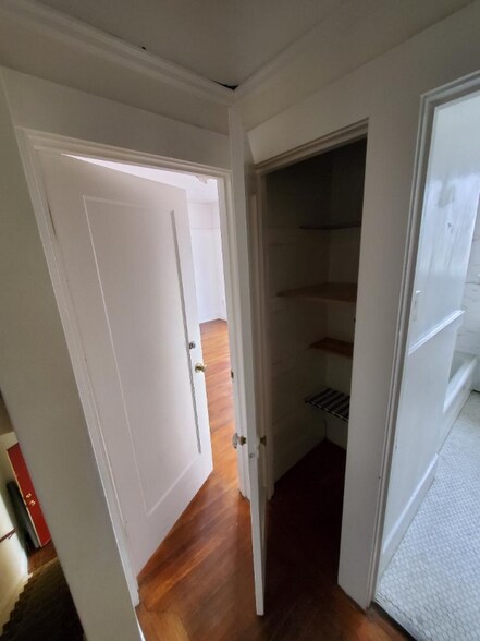 Building Photo - 6 College Ave