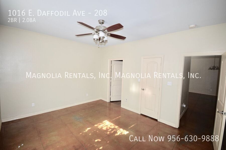 Building Photo - 1016 E Daffodil Ave