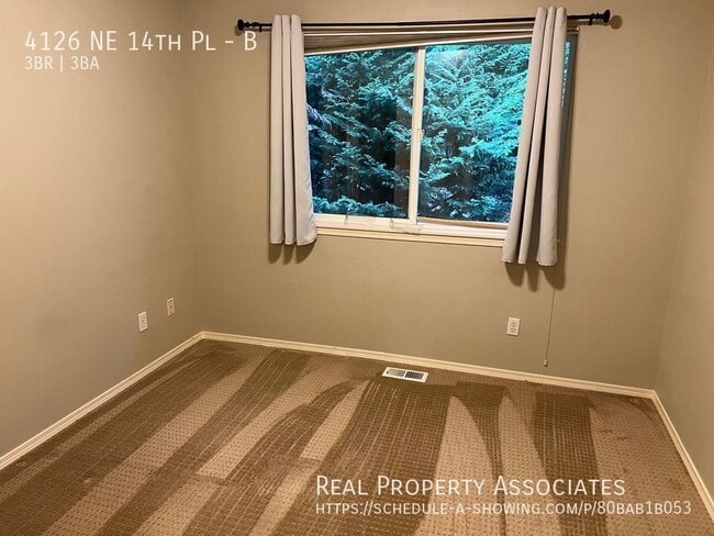 Building Photo - 4126 NE 14th Pl