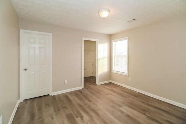 Building Photo - 7567 Winderemere Park