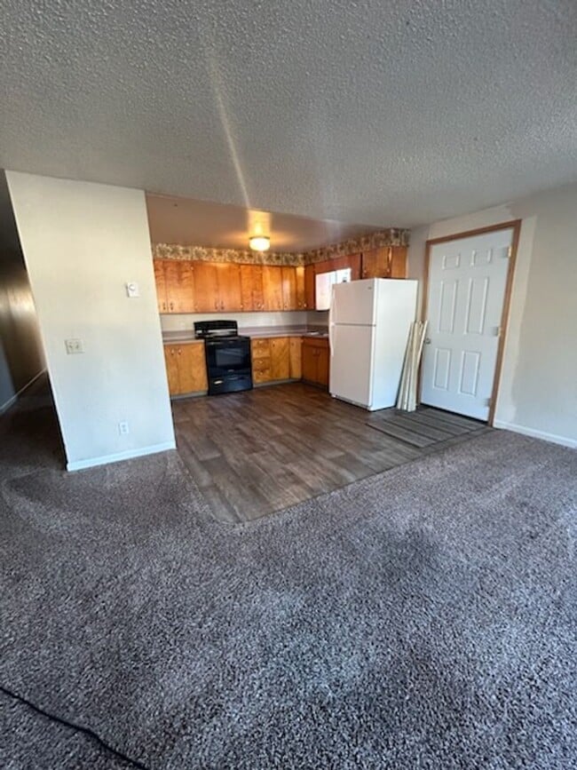 Building Photo - Border Duplex