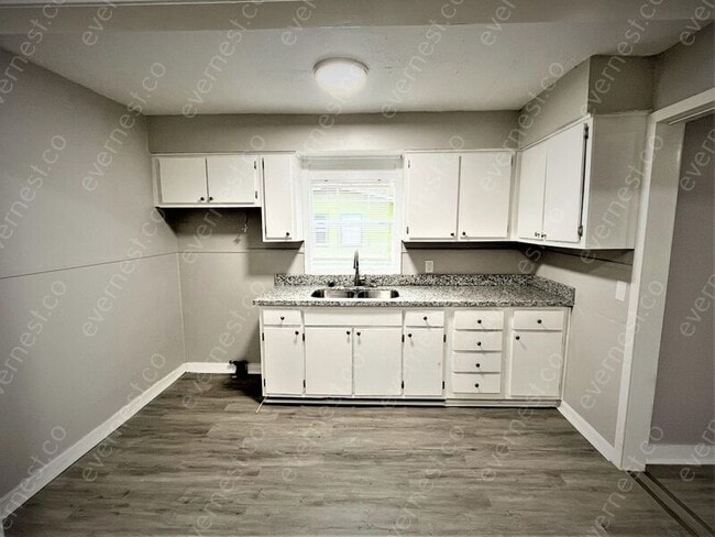 Building Photo - 445 Rockdale Dr