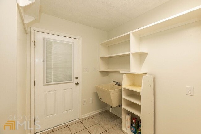 Building Photo - 404 E First St