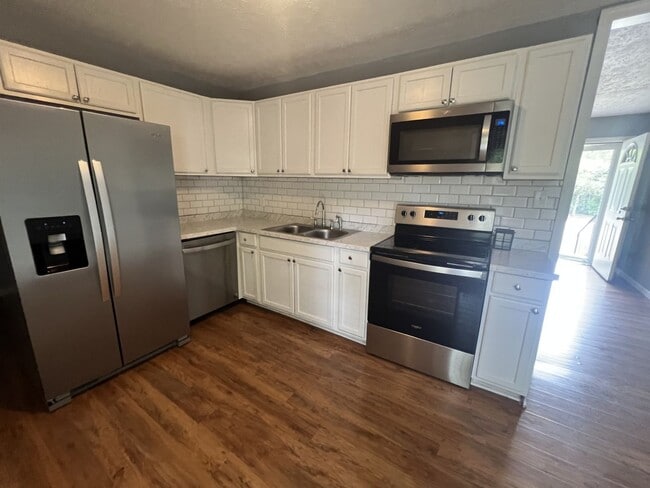 Building Photo - 3BD/1.5BTH RENTAL HOME