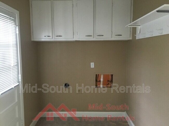 Building Photo - 4806 Violet Ave