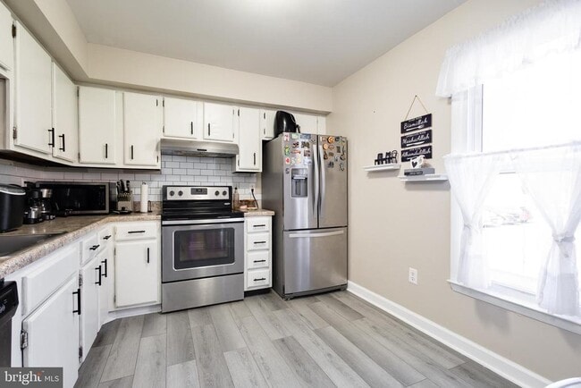 Building Photo - 9308 Canterbury Riding