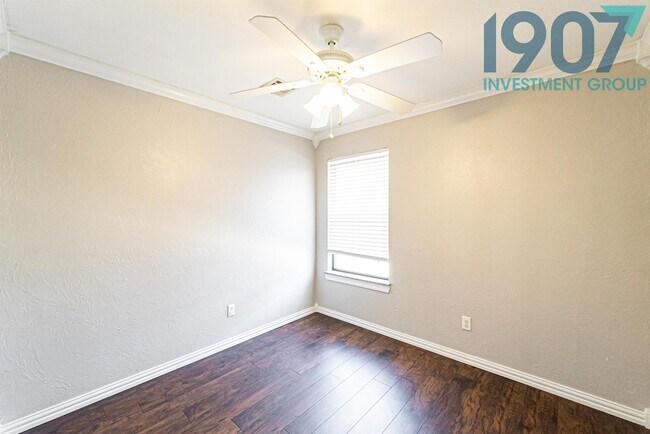 Building Photo - 1925 Bluegrass Ct