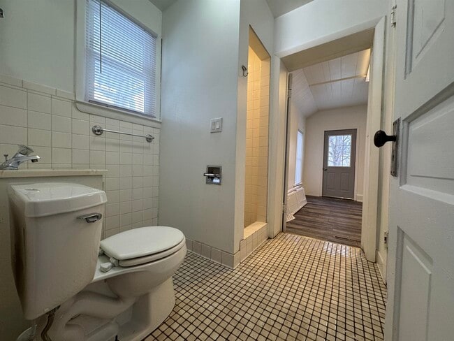 Building Photo - 122 North St