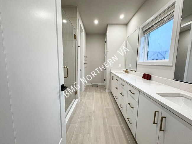 Building Photo - 41684 Carefree Court
