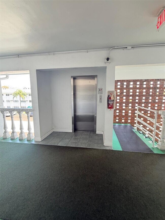 Building Photo - 5201 NE 24th Terrace