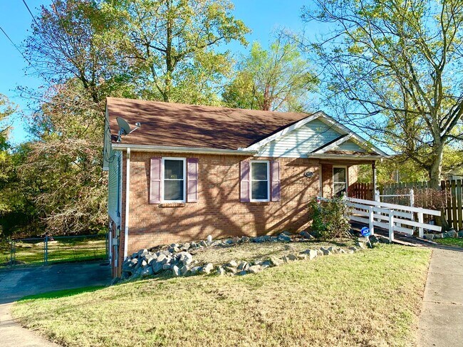 Building Photo - 3401 Oak Lawn Dr
