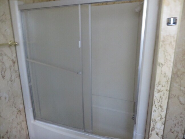 Building Photo - 1002 E 17th St