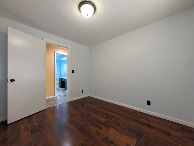 Building Photo - Great 4bed/1.5 bath home with bonus space and additonal storage