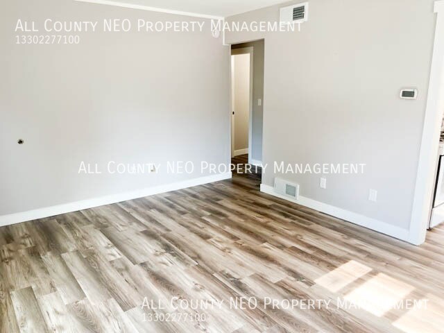 Building Photo - 835 Staeger St