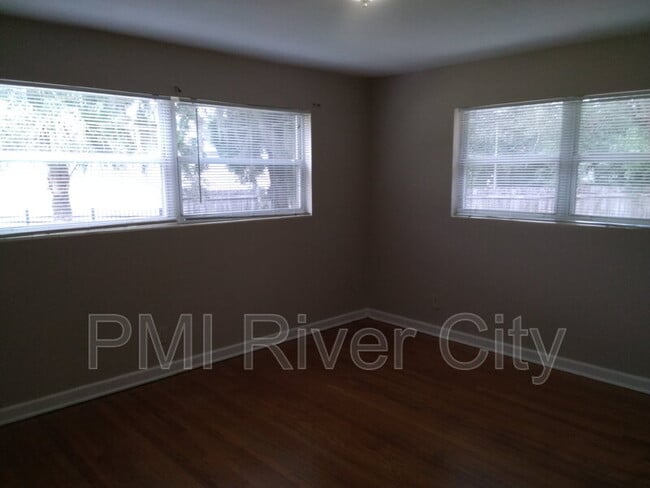 Building Photo - 2527 Emily Ln