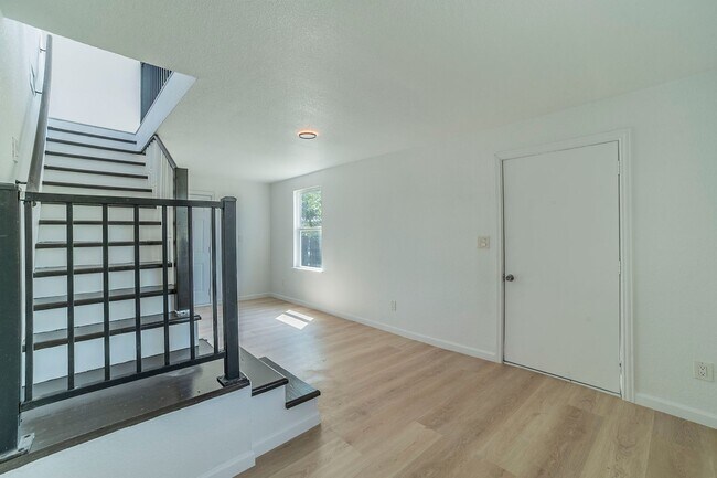 Building Photo - ? Newly Renovated Home in Arlington! ?