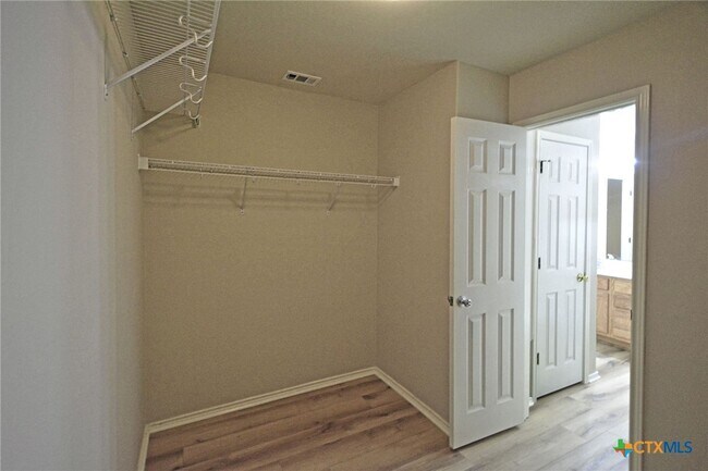 Building Photo - 2489 Medina Dr