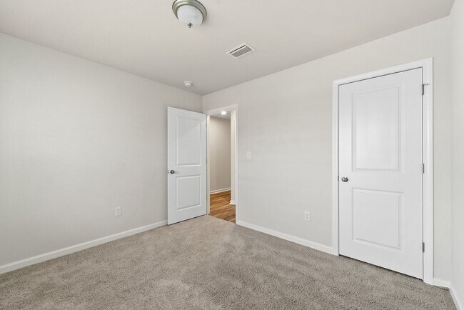 Building Photo - 630 Whispering Creek Ave