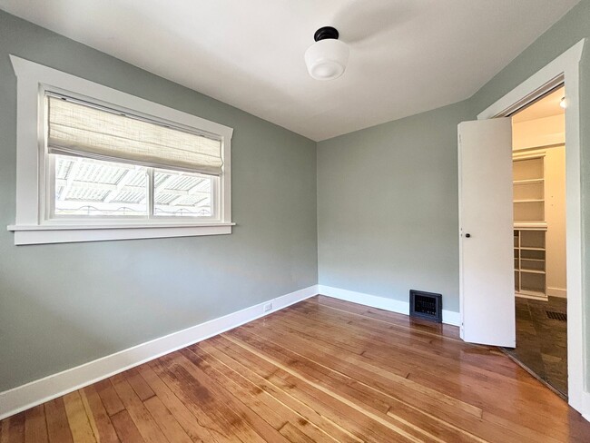 Building Photo - Beautiful Renovation in Liberty Wells!