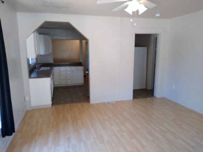 Building Photo - 3 Bedroom 2 Bath House