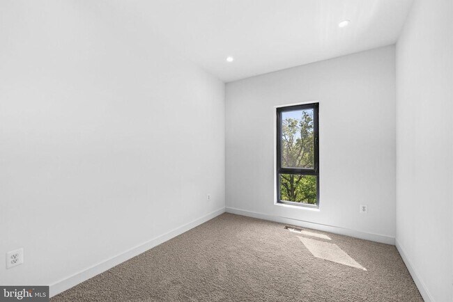 Building Photo - 2532 Elvans Rd SE