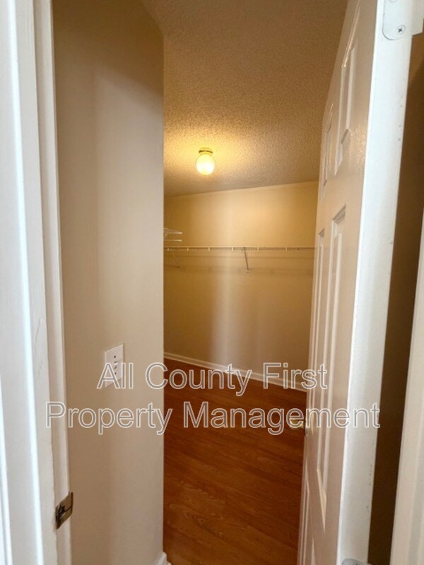 Building Photo - 2237 Hidden Creek Dr