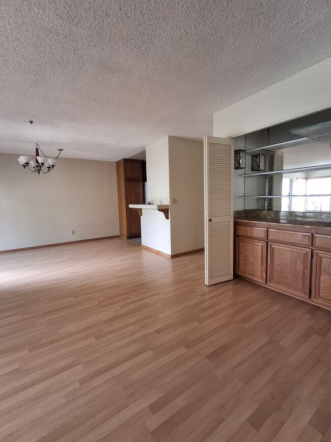Building Photo - 5765 Friars Rd