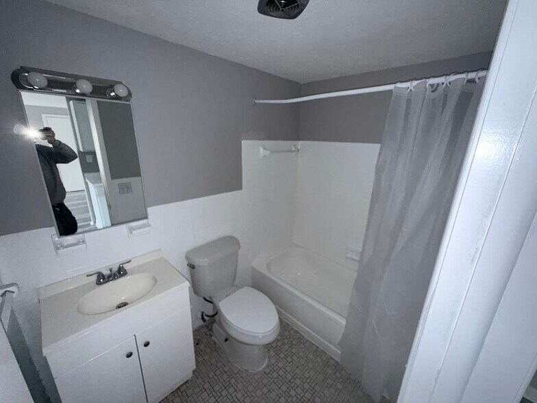 Building Photo - 13444 Euclid Ave