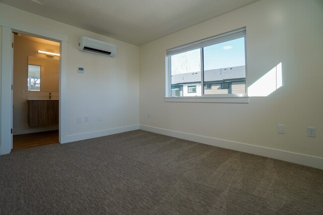 Building Photo - 4613 Iota St