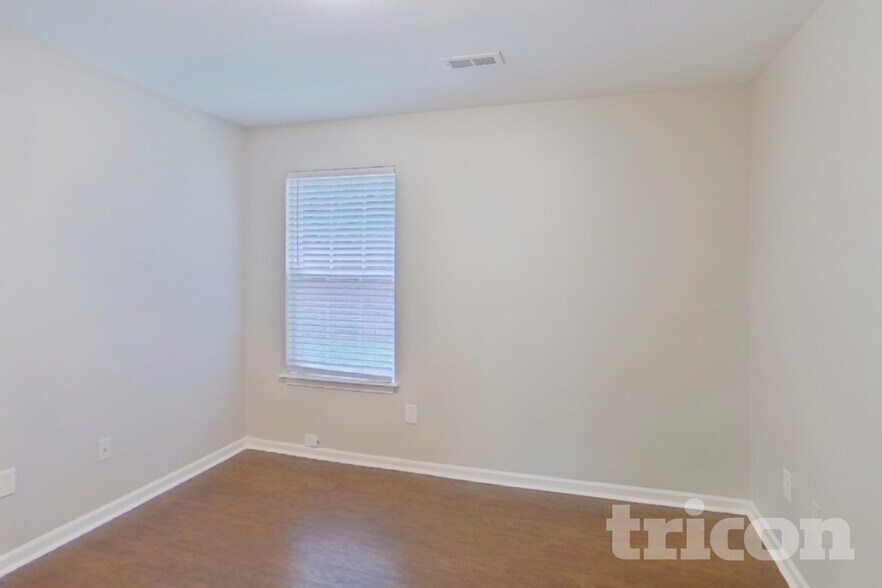 Building Photo - 204 Yukon Dr