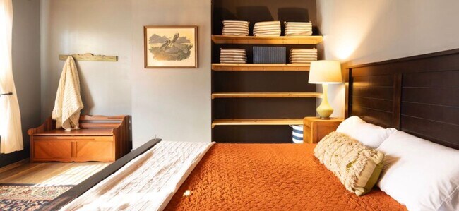 Building Photo - 3 Bedroom/2.5 Bath home