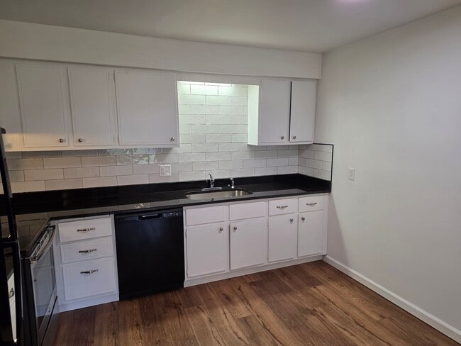 Building Photo - 2811 W 28th St