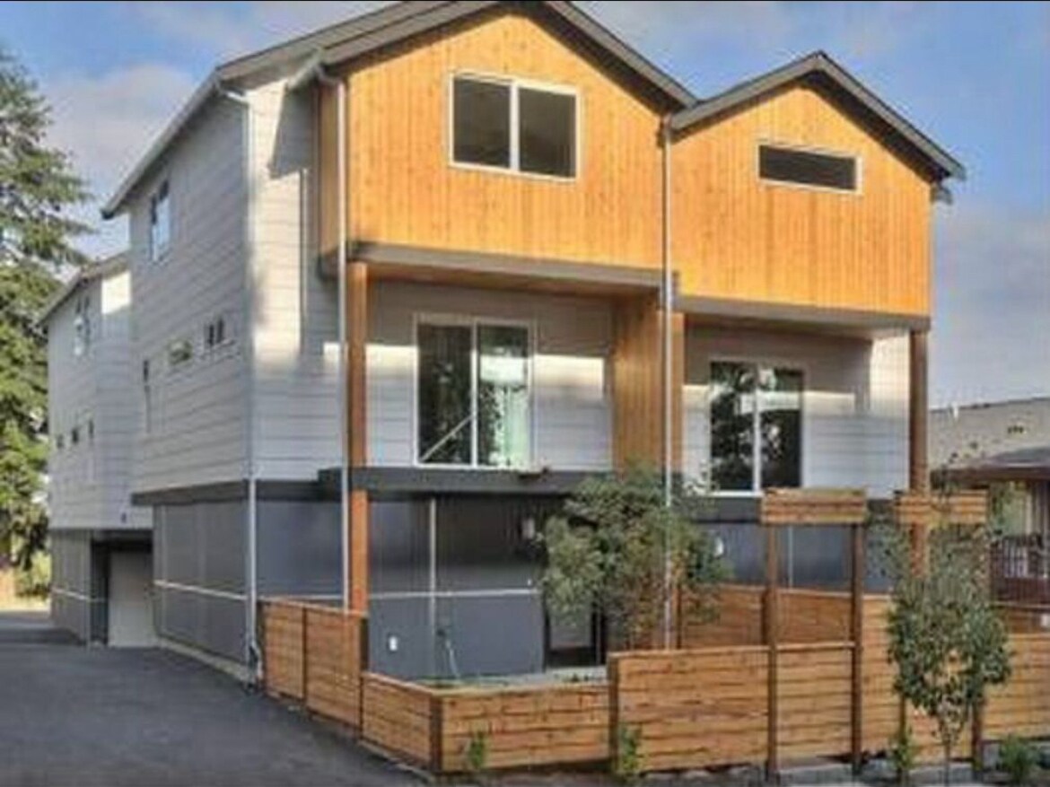 Building Photo - 4024 Pasadena Pl NE