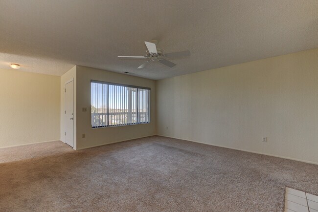 Building Photo - Great views from this 2X2 Montana Terrace ...