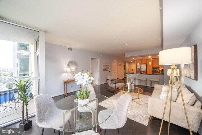 Building Photo - 1025 1st St SE