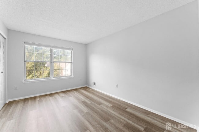 Building Photo - 152 Darwin Ln
