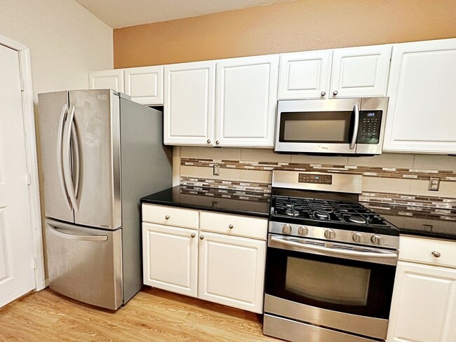 Building Photo - 3 BEDROOM CONDO IN  GUARD GATED COMMUNITY