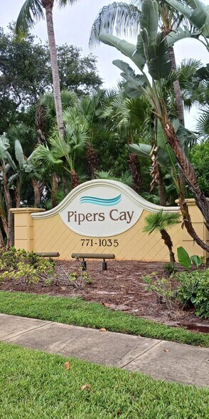 Building Photo - 795 Pipers Cay Dr