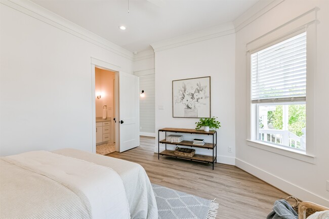 Building Photo - 3007 Avenue Q