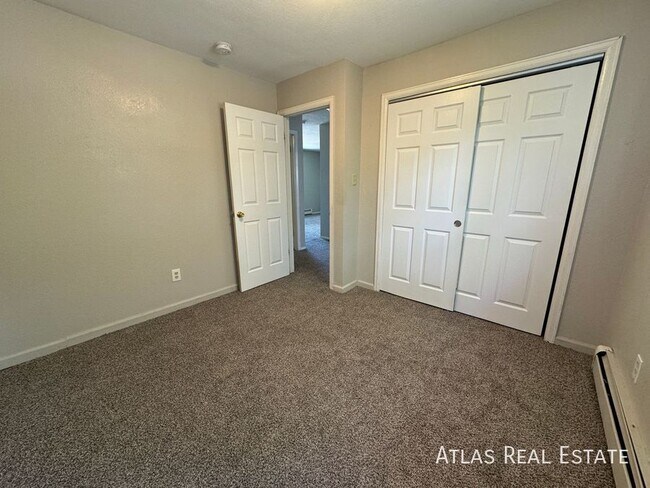 Building Photo - 318 Bonnie Ct