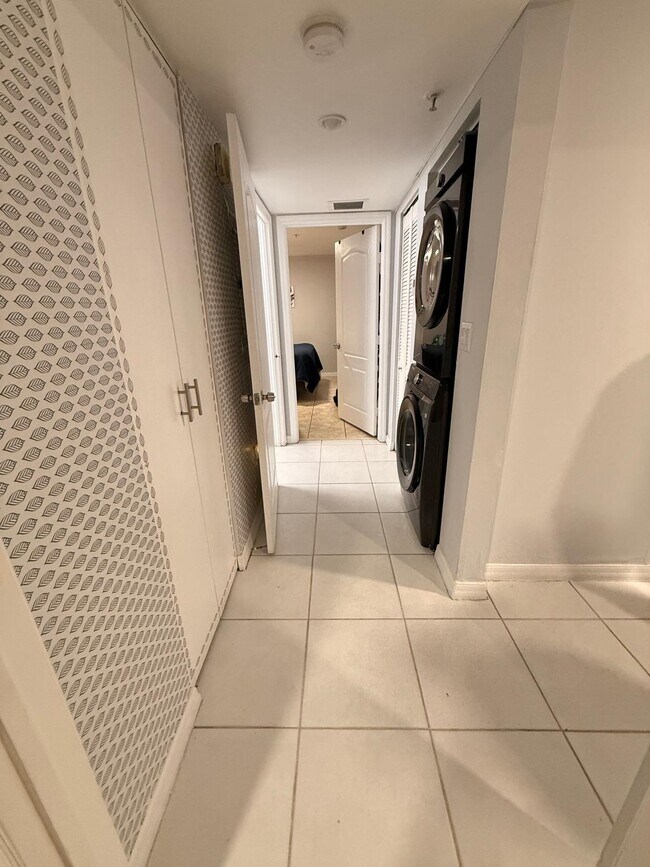 Building Photo - 1453 SW 3rd St