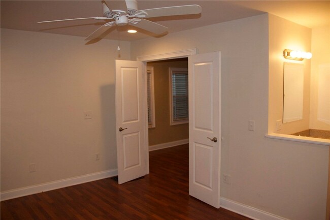 Building Photo - 114 Averill Ave