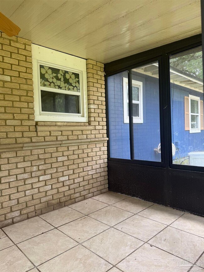 Building Photo - 5103 Wildwood Ave