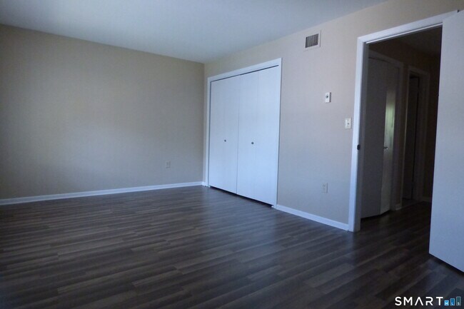Building Photo - 35 Mountain Laurel Ct