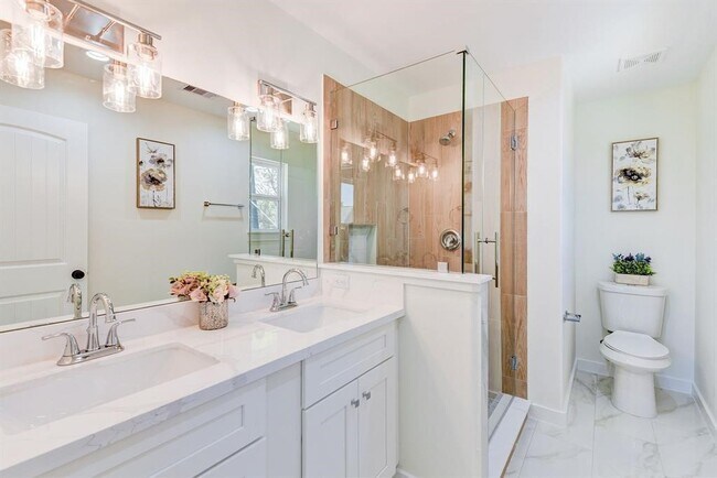 Building Photo - 8404 Tate St