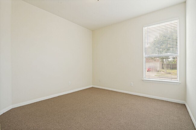 Building Photo - Spacious 4-Bedroom Home with Open Floor Plan in Plano