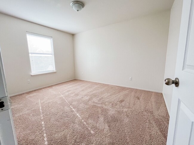 Building Photo - Spacious Home in Yowell Ranch
