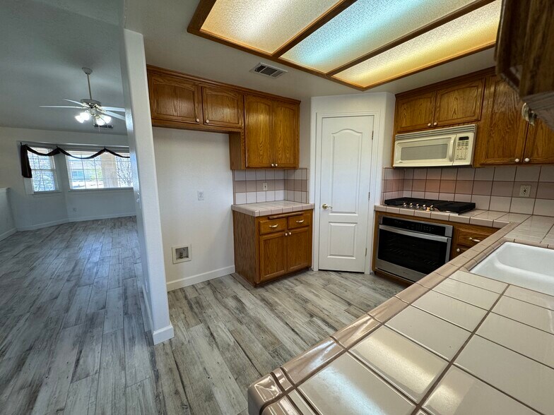 Building Photo - 16425 Chippewa Rd