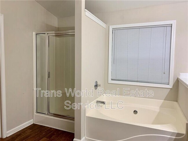 Building Photo - 2534 Winslow Ridge Dr NE