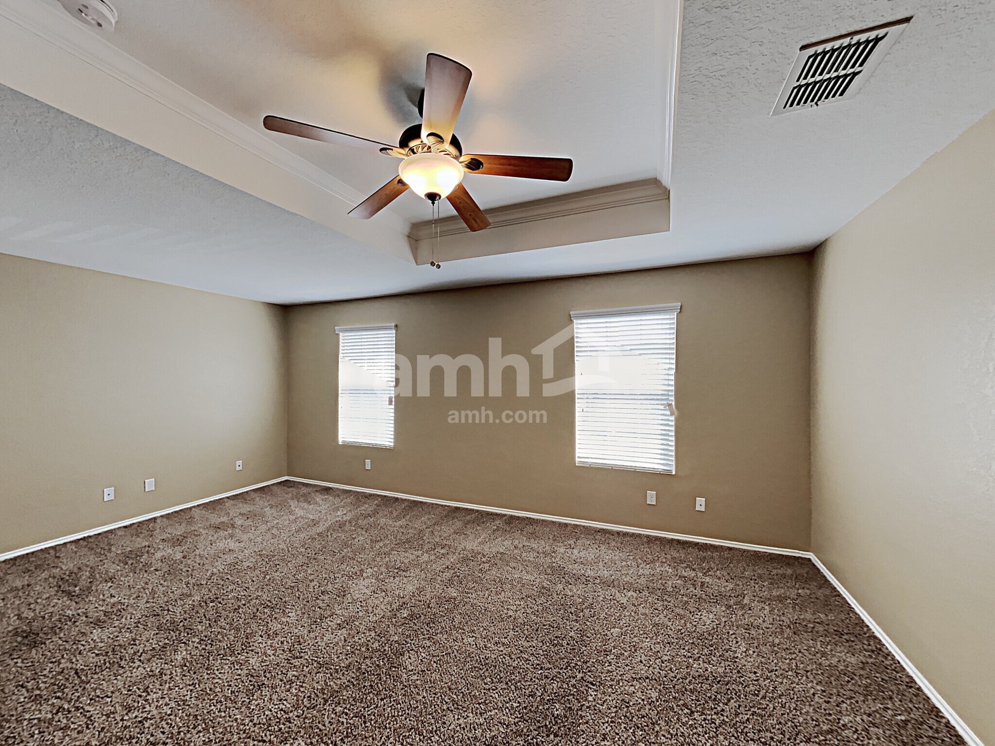 Building Photo - 9247 Pacific Maple